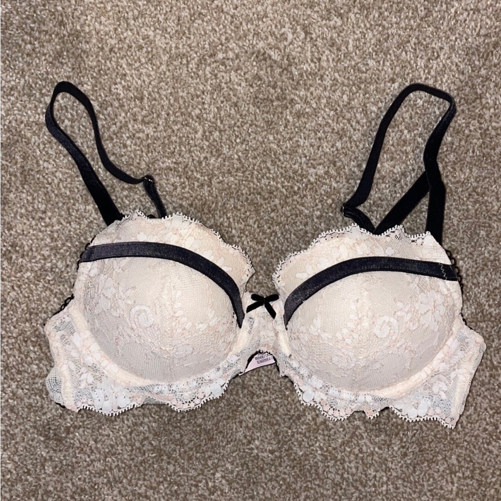 Victoria’s Secret Lingerie Set - Picture 2 of 8